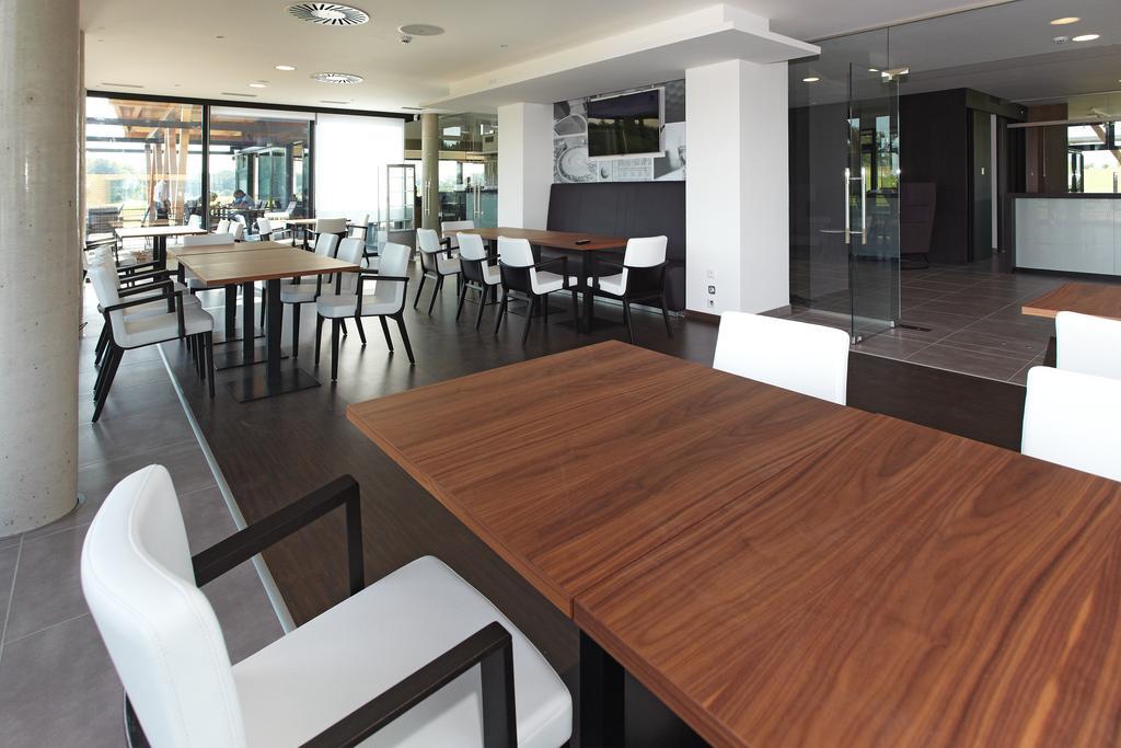 Konference Park Hotel Hradec Králové Kültér fotó